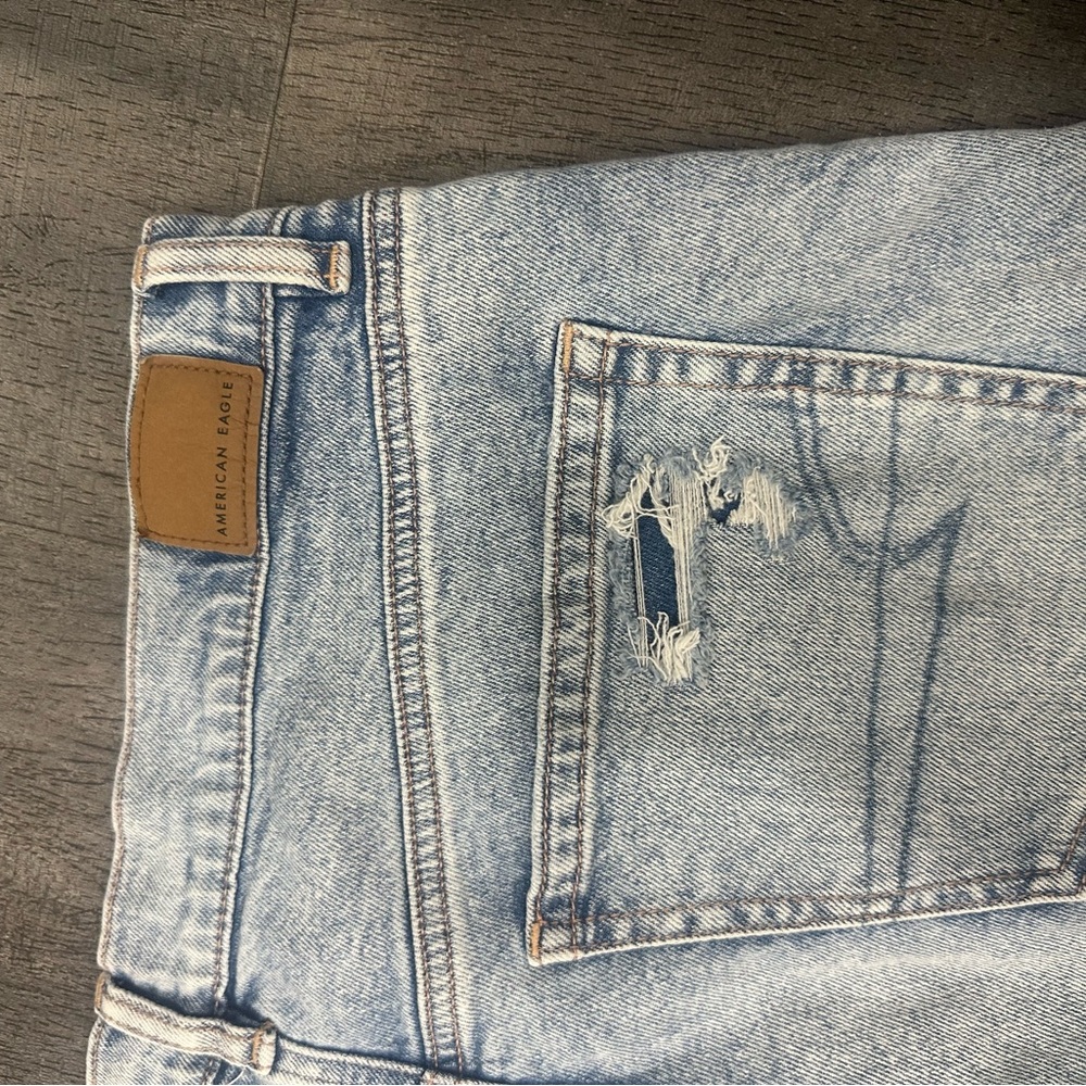 American Eagle Outfitters Light Blue High-Rise Jeans - Picture 3 of 5